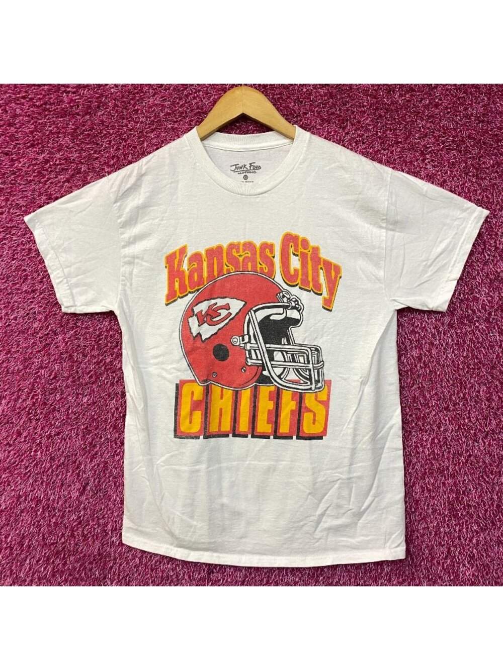 NFL Kansas City Chief Vintage Style Helmet Logo Football T-Shirt Extra Small